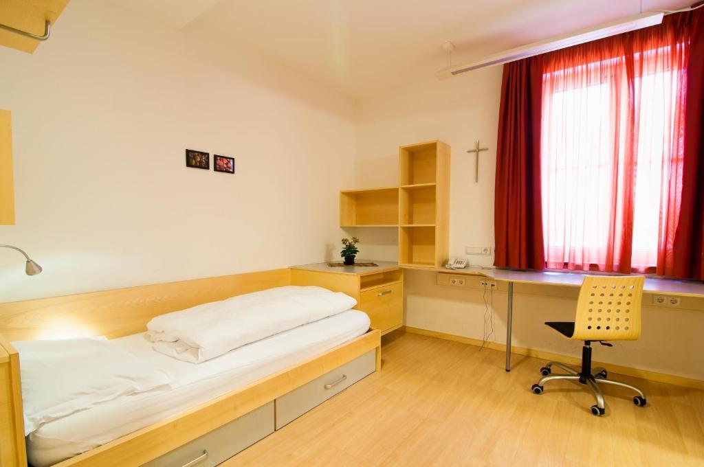 Kolpinghaus Bolzano Hotel Room photo